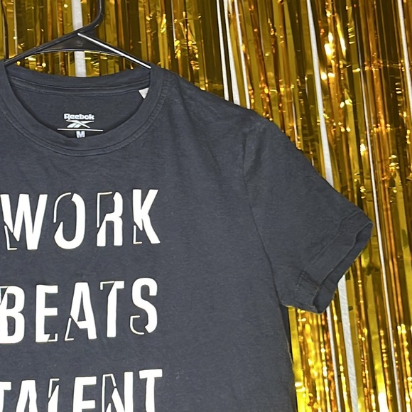 A21). Reebok Work Beats Talent theme Black & White Cap Short Sleeves Tops Tees… - Picture 4 of 5